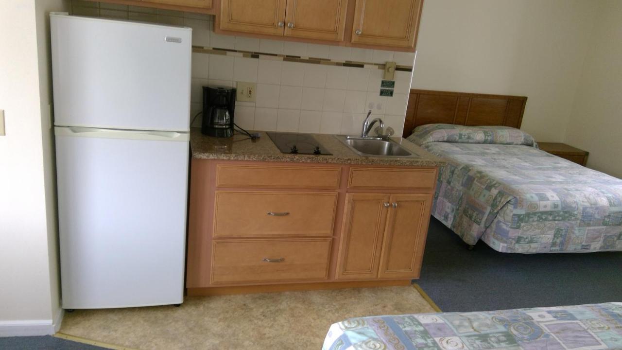 Village Green Motel Yarmouth Port Екстериор снимка