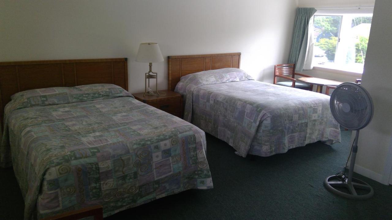 Village Green Motel Yarmouth Port Екстериор снимка
