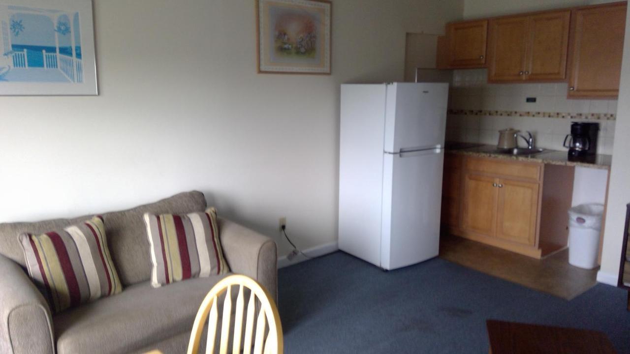 Village Green Motel Yarmouth Port Екстериор снимка